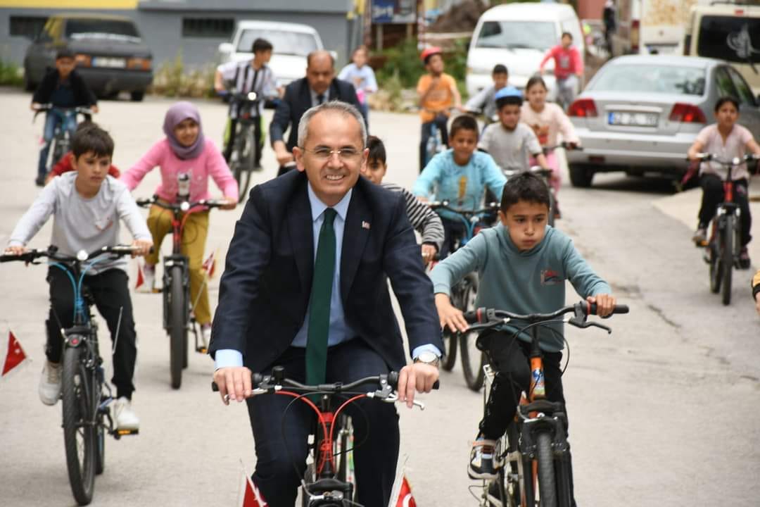 Kaymakam Pişkin Bisiklet Turuna Katıldı